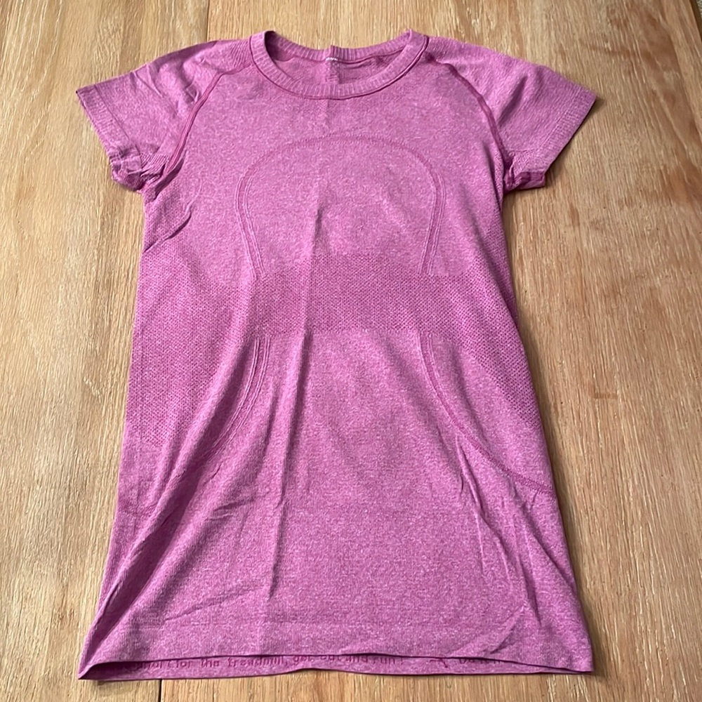 GUC (excellent condition aside from tiny pick in fabric seen in detail pic)